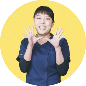 メッセージを送る女性